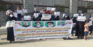 تجمع نهضتیها مقابل مجلس و وعده نمایندگان برای تداوم پیگیریها